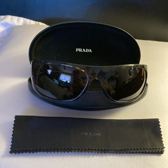 ⭐️HOST PICK⭐️ NWOT - Authentic Vintage PRADA LUXOTTICA Tortoise-Shell Sunglasses - Picture 4 of 16